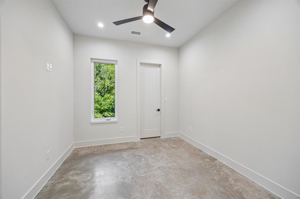 2307 Kings Road Property Photo 5