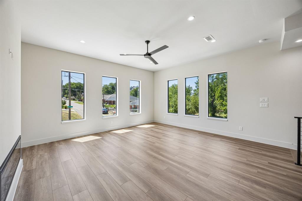 2307 Kings Road Property Photo 10