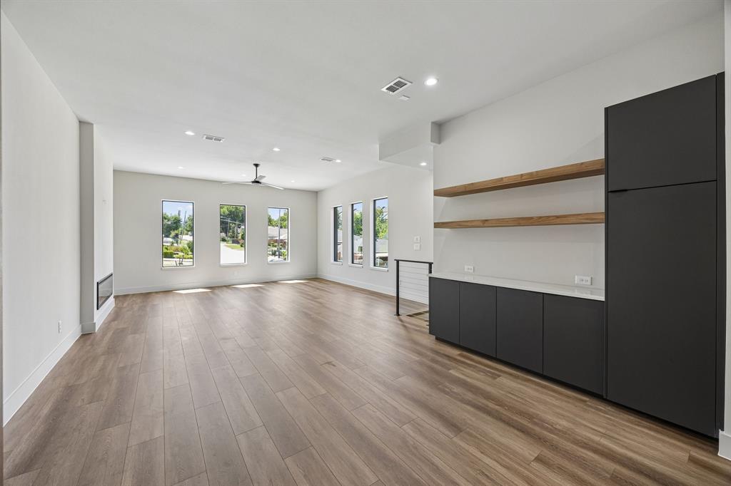 2307 Kings Road Property Photo 15