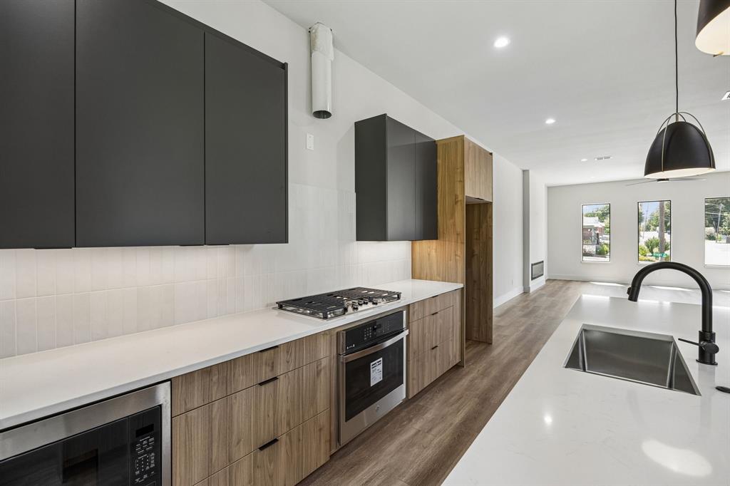 2307 Kings Road Property Photo 18