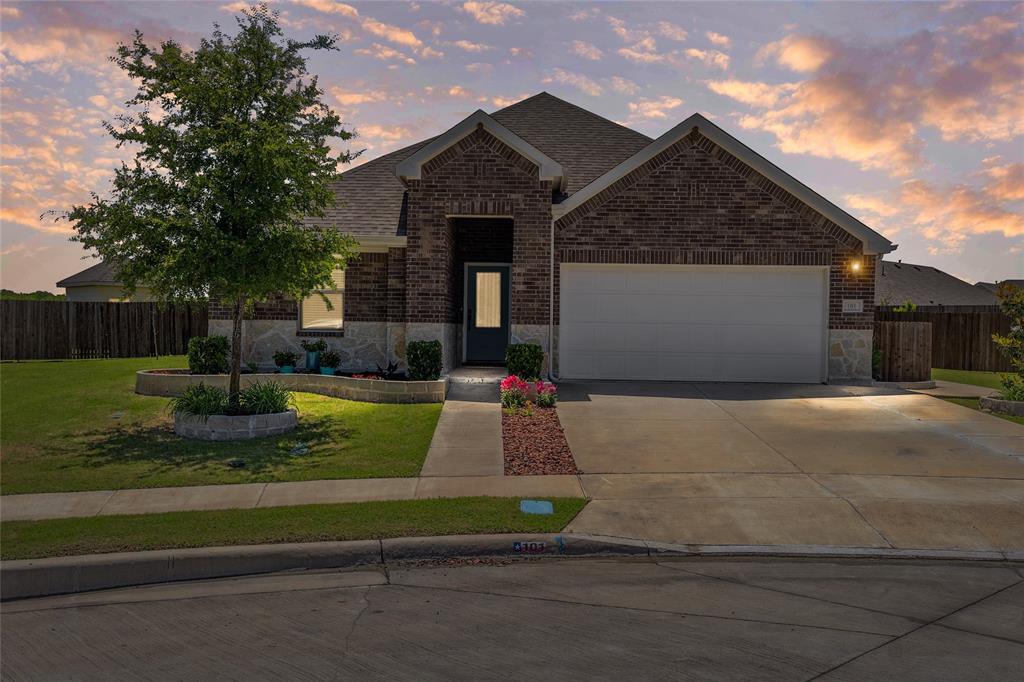 101 Lisa Lane Property Photo 1