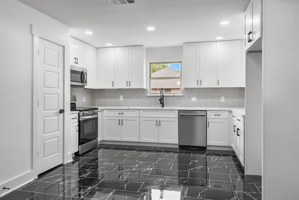 923 Short Line Boulevard Property Photo 3