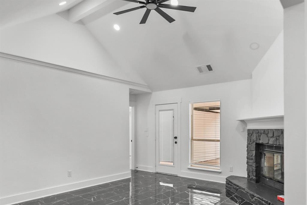 923 Short Line Boulevard Property Photo 6