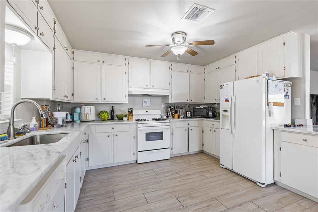 3804 Sandy Beach Drive Property Photo 7