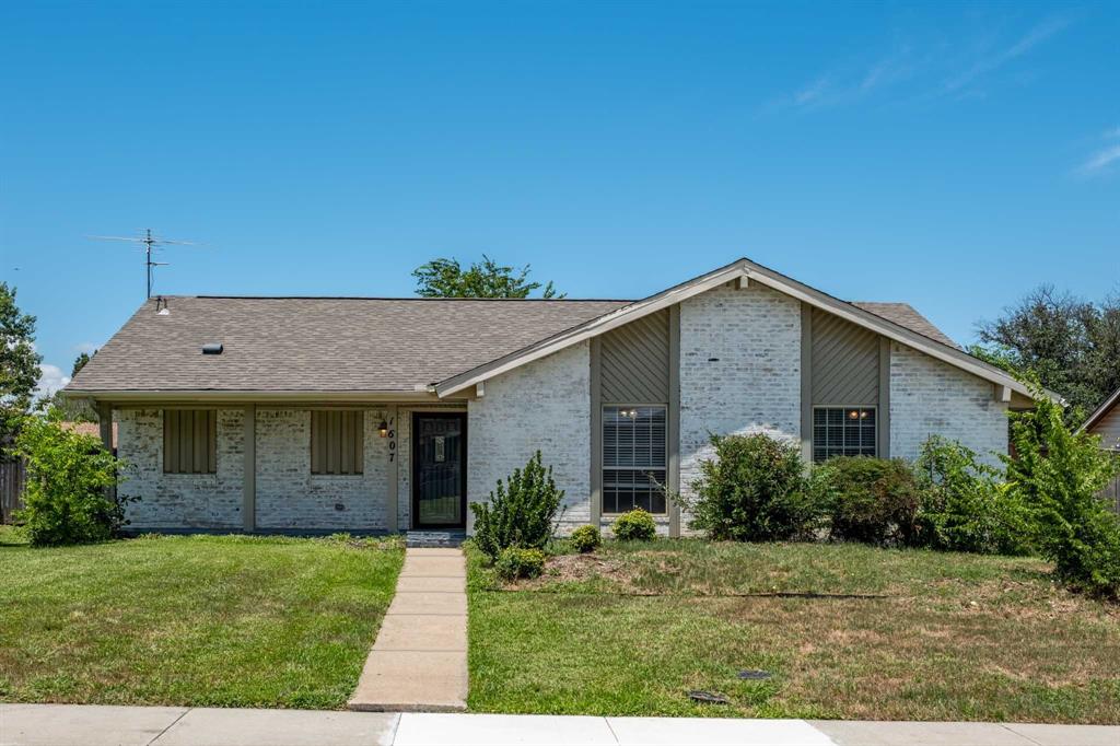1607 College Parkway Property Photo 1