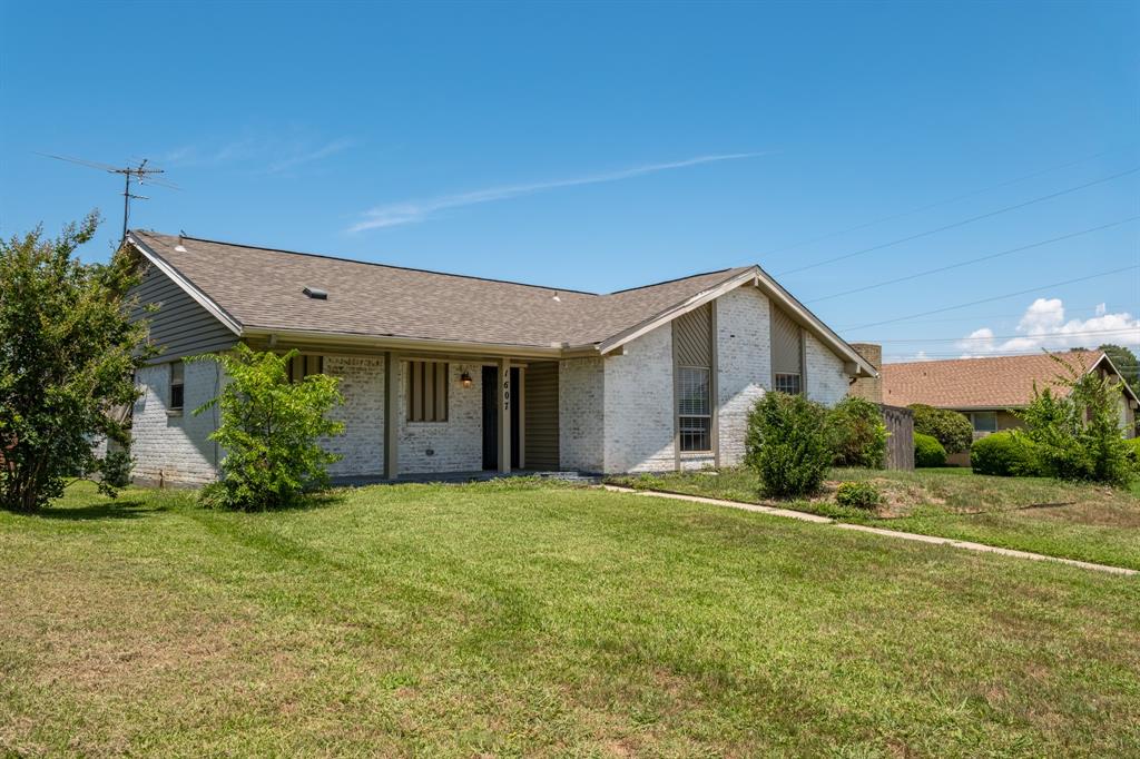 1607 College Parkway Property Photo 2