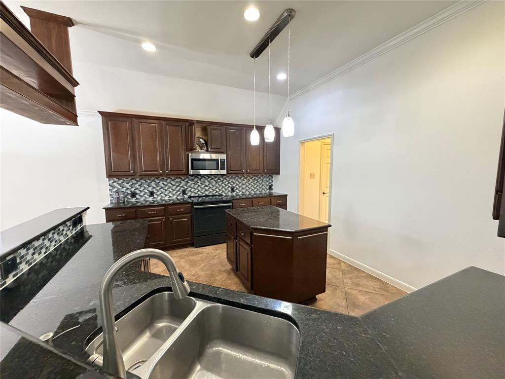5852 Windy Meadow Lane Property Photo 9