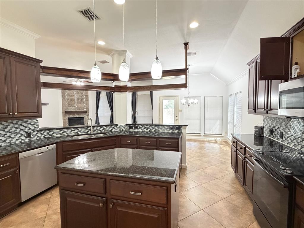 5852 Windy Meadow Lane Property Photo 14