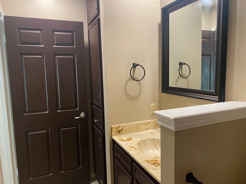 4633 Beall Boulevard Property Photo 20