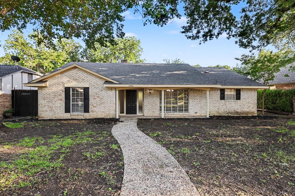 1702 Yorkshire Drive Property Photo 1