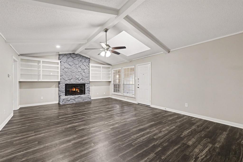 1702 Yorkshire Drive Property Photo 3