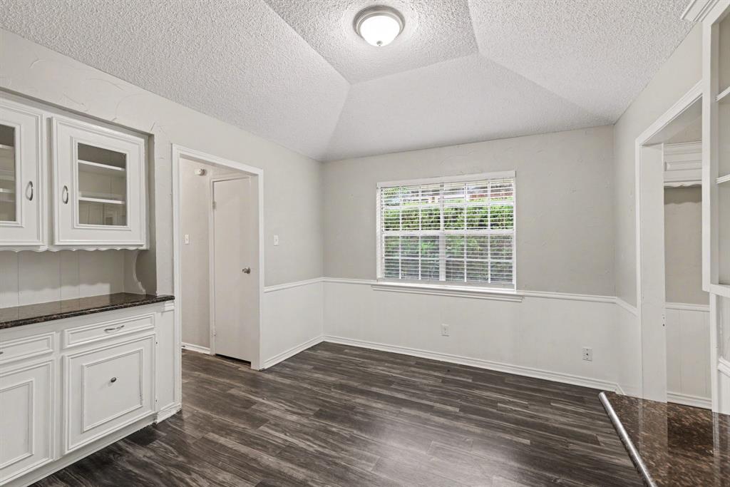 1702 Yorkshire Drive Property Photo 6