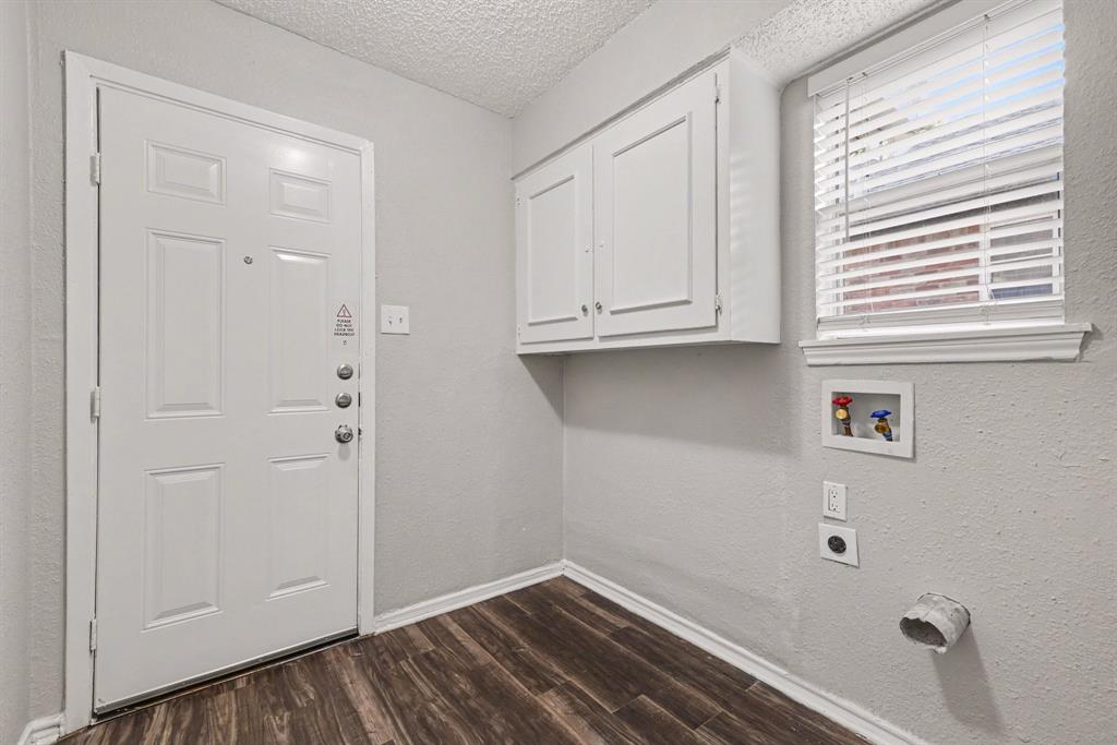 1702 Yorkshire Drive Property Photo 8