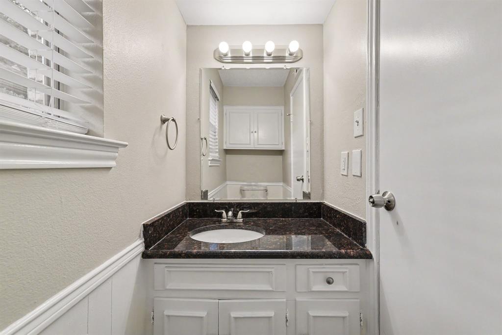 1702 Yorkshire Drive Property Photo 9
