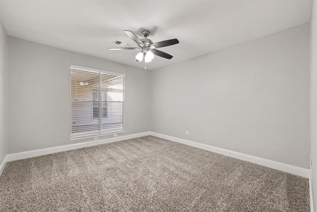 1702 Yorkshire Drive Property Photo 10