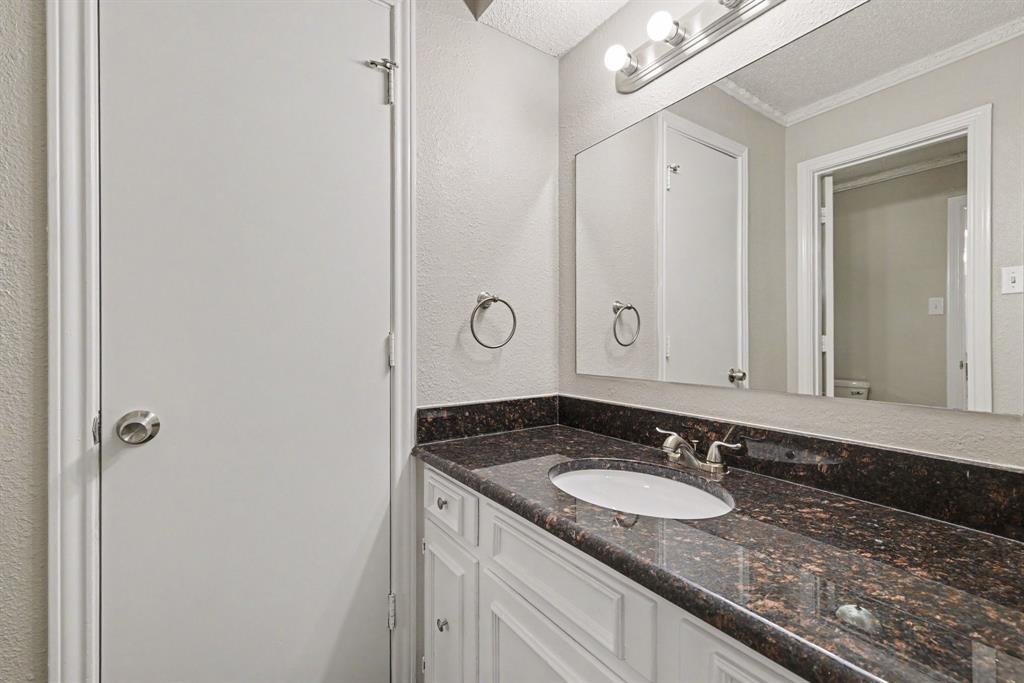 1702 Yorkshire Drive Property Photo 17