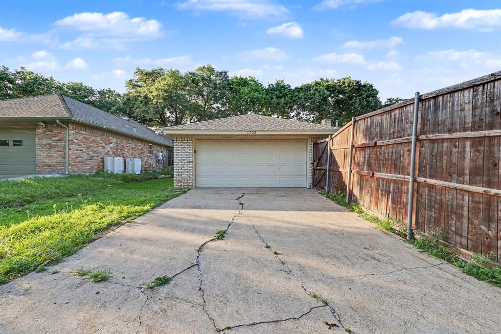 1702 Yorkshire Drive Property Photo 22