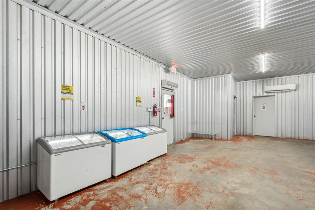 324 E Highway 6 Property Photo 5