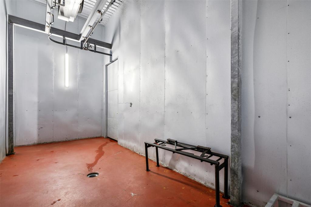 324 E Highway 6 Property Photo 15