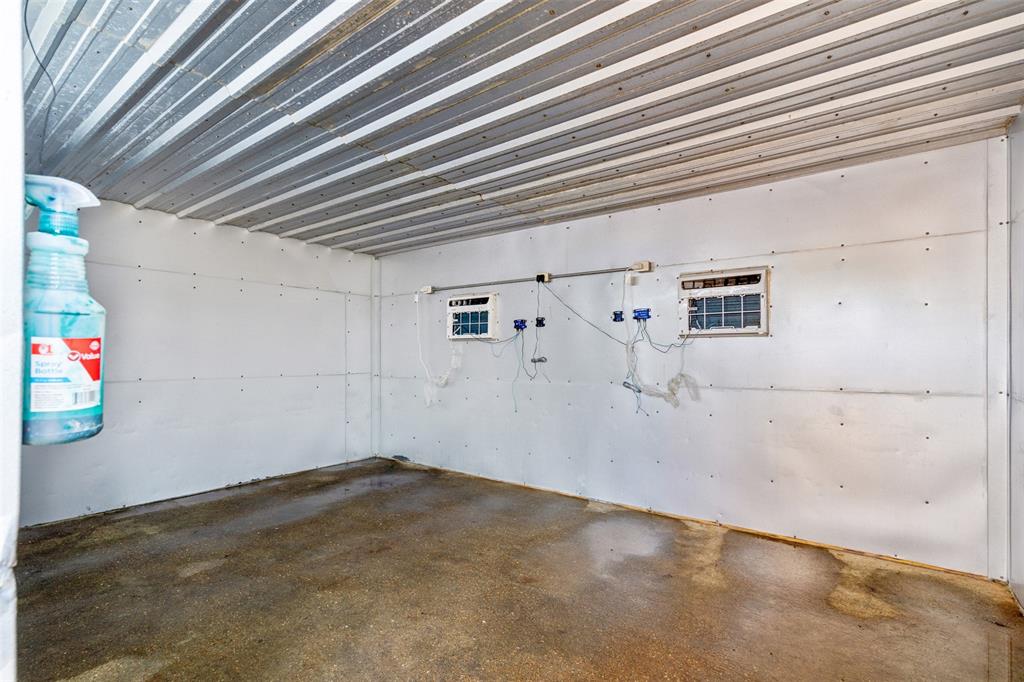 324 E Highway 6 Property Photo 17