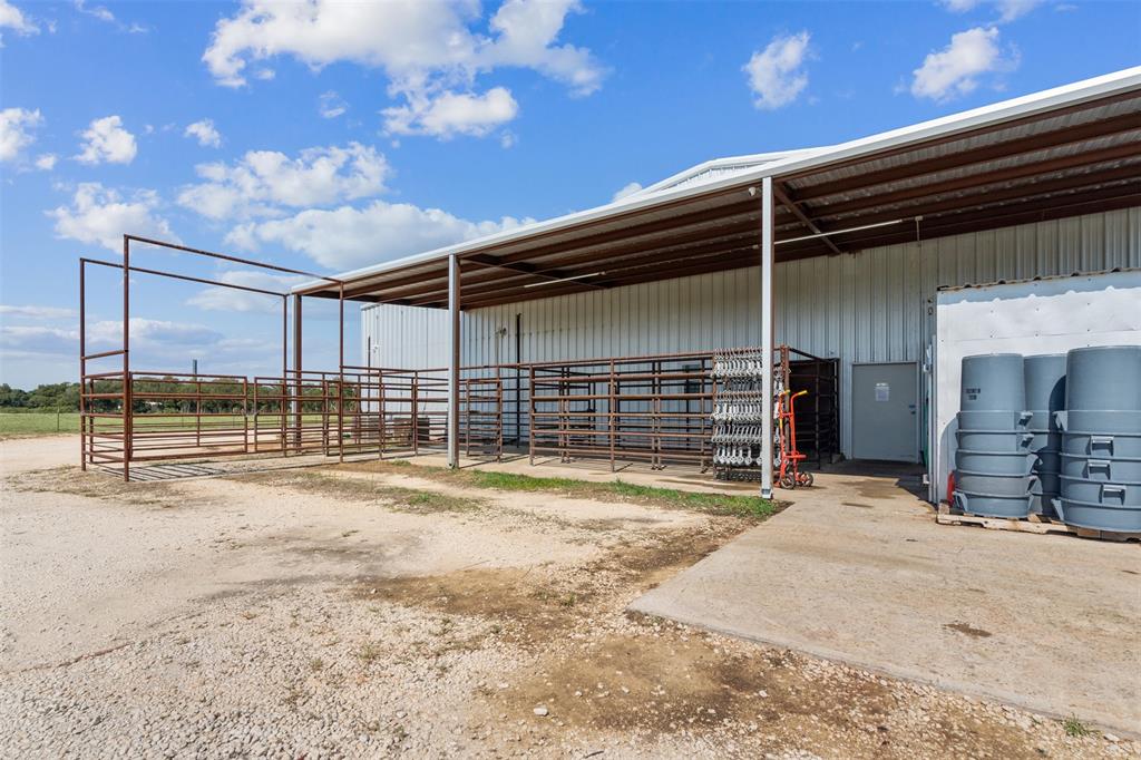 324 E Highway 6 Property Photo 18