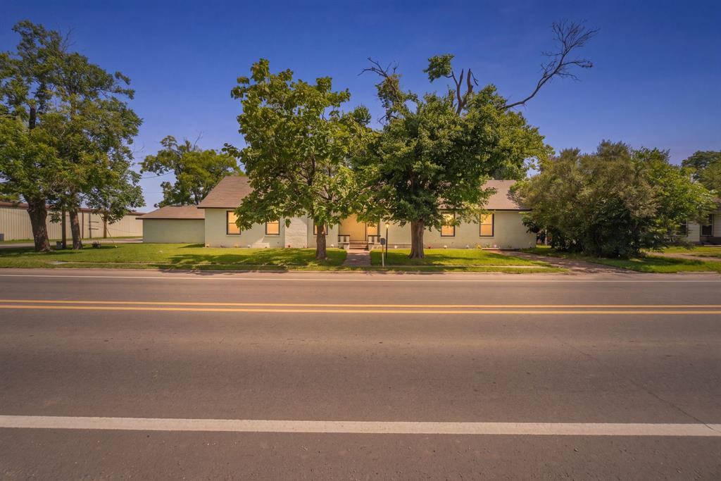 1050 W Dallas Avenue Property Photo 1