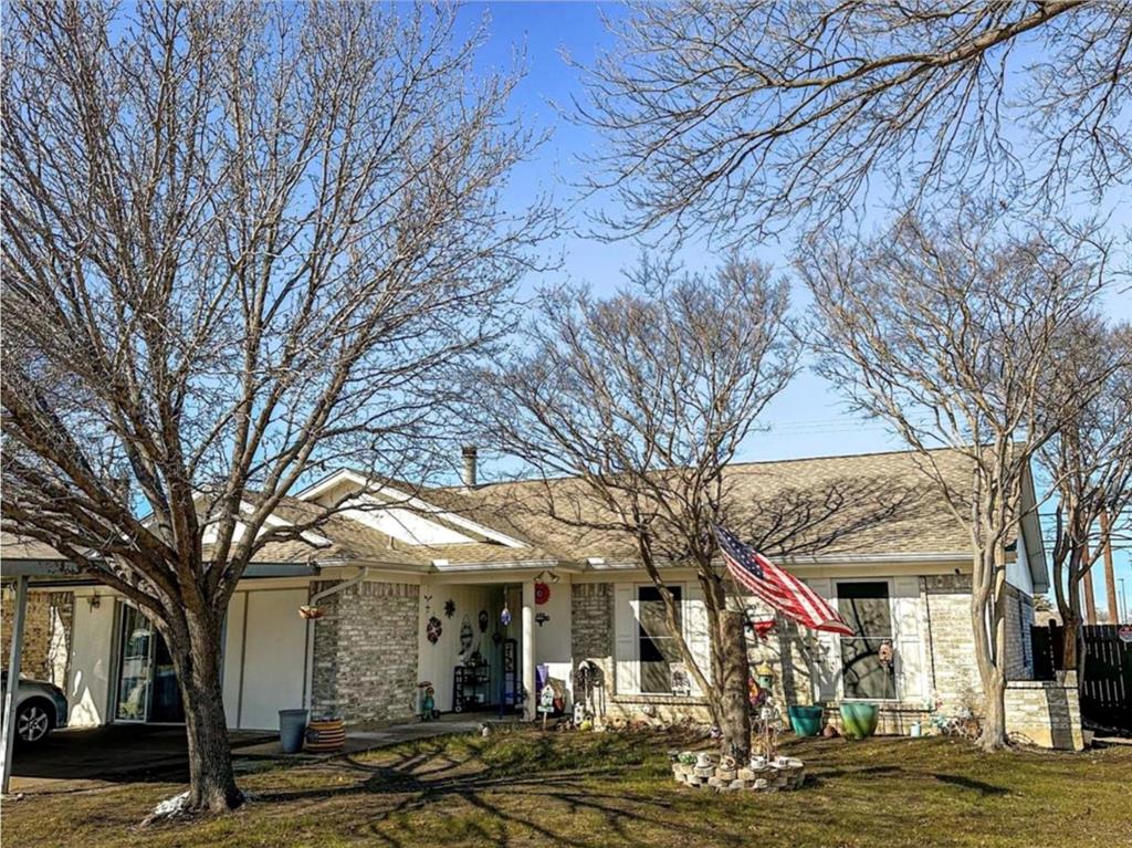1324 N Creek Drive Property Photo 1