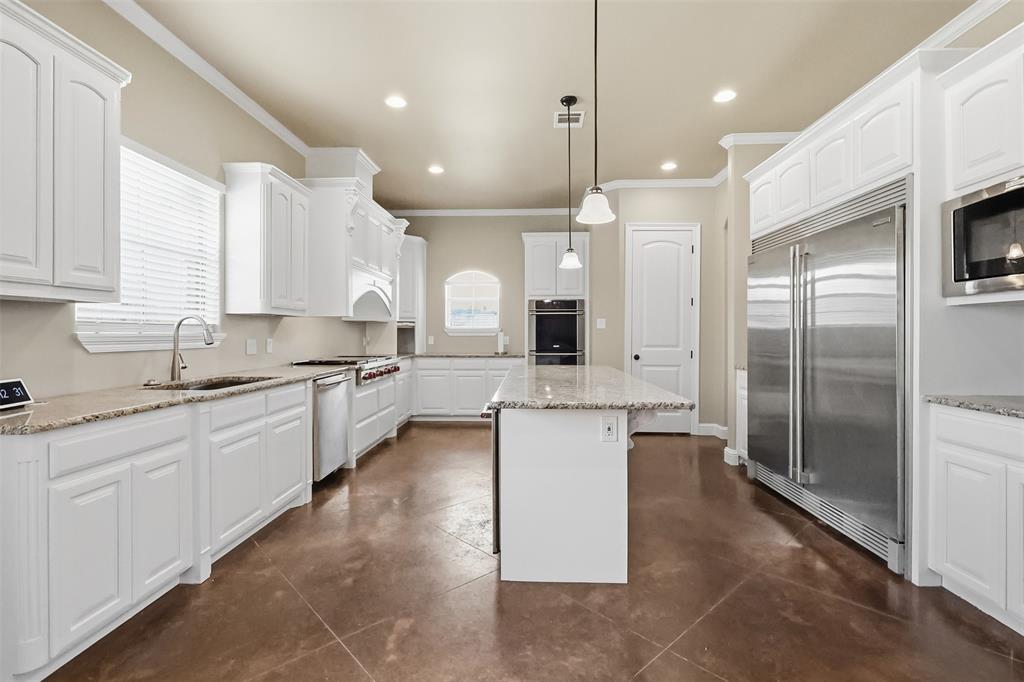 2115 Hollow Wood Way Property Photo 3