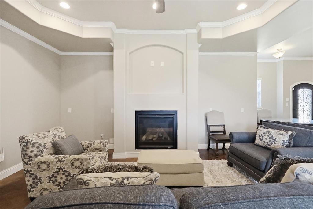 2115 Hollow Wood Way Property Photo 9