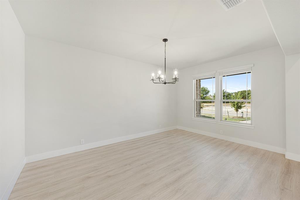 930 Cardinal Drive Property Photo 6