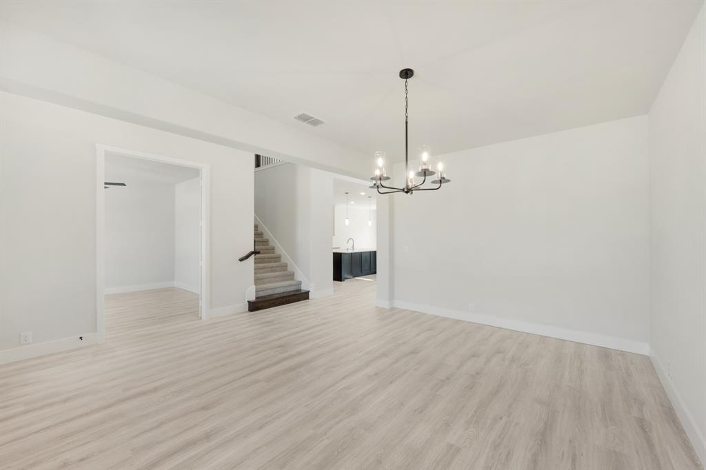 930 Cardinal Drive Property Photo 8
