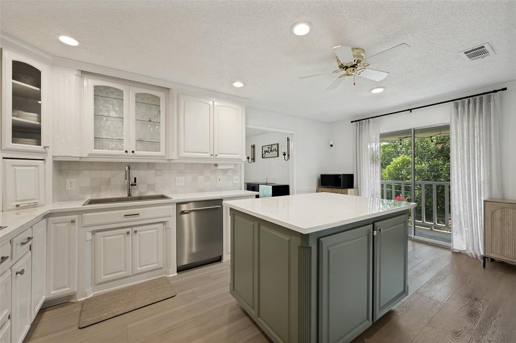 909 Edgecliff Drive Property Photo 9