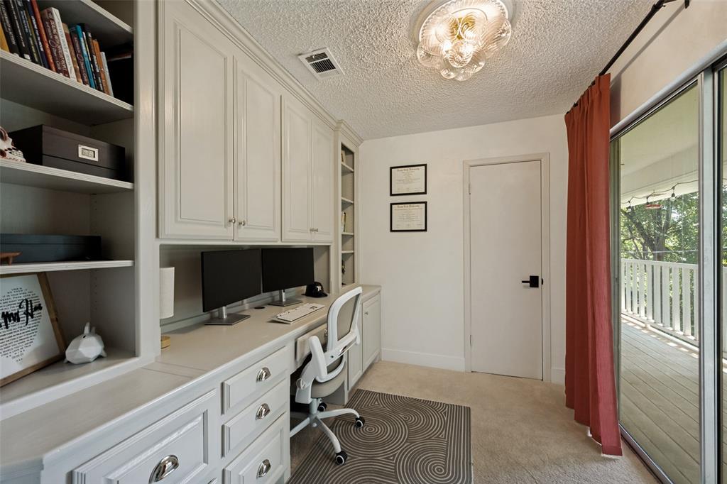 909 Edgecliff Drive Property Photo 12