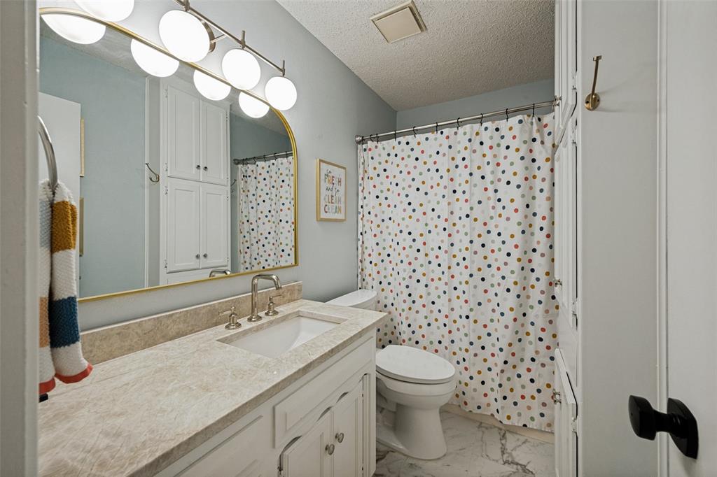 909 Edgecliff Drive Property Photo 18