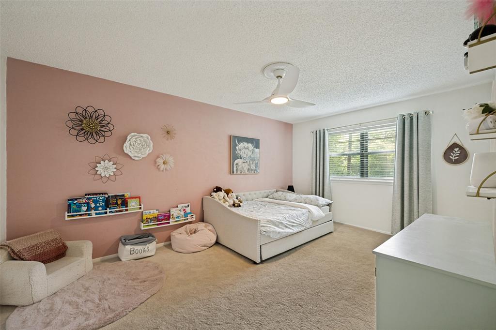 909 Edgecliff Drive Property Photo 19