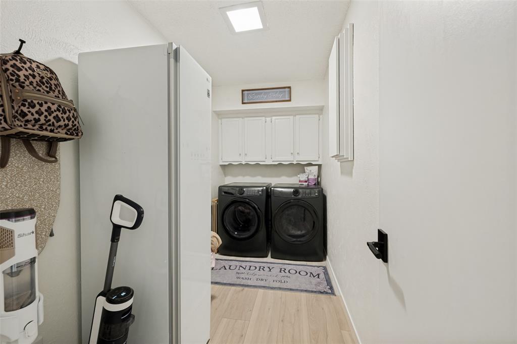 909 Edgecliff Drive Property Photo 23