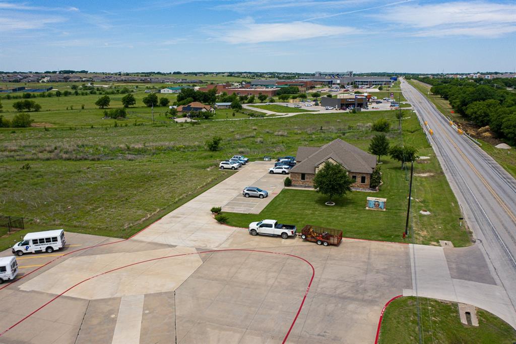 8905 N Highway 171 Property Photo 4