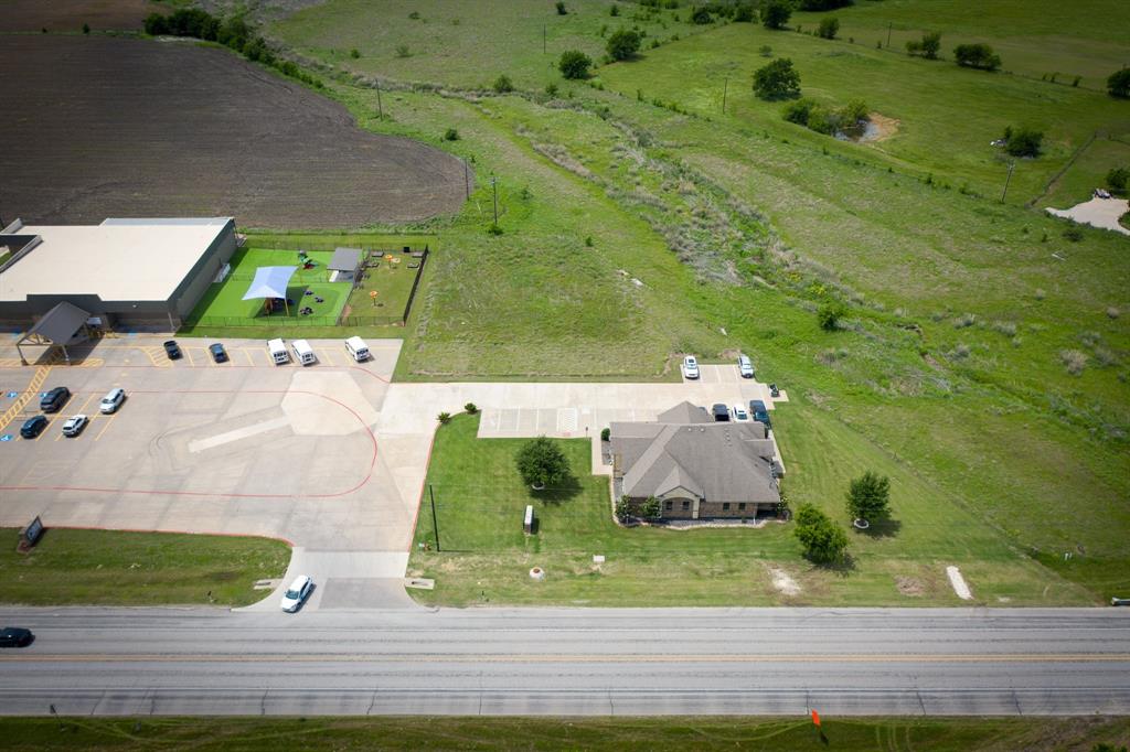 8905 N Highway 171 Property Photo 5