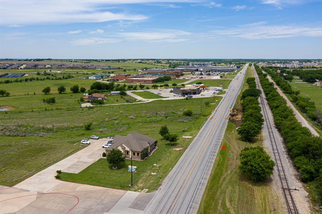 8905 N Highway 171 Property Photo 8