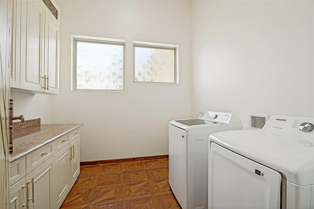 1020 Kingsbridge Lane Property Photo 28