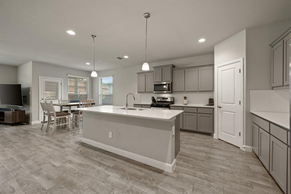 1217 Southwark Drive Property Photo 2