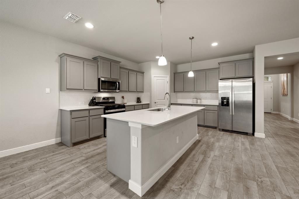 1217 Southwark Drive Property Photo 3
