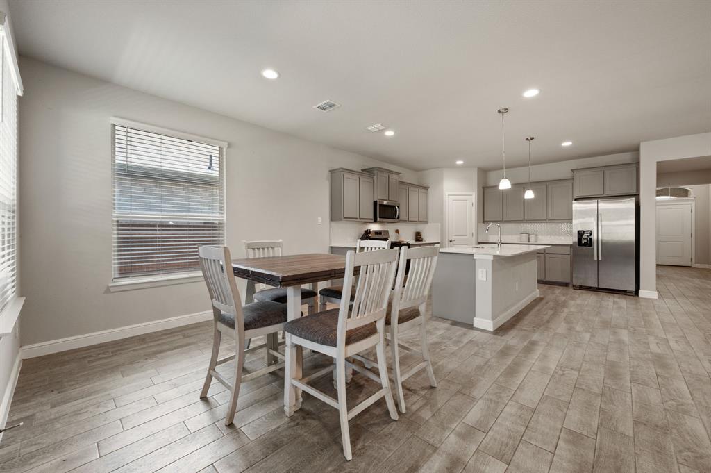 1217 Southwark Drive Property Photo 4