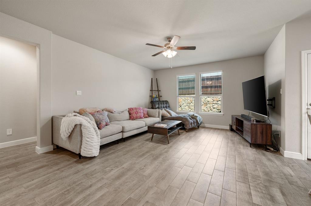 1217 Southwark Drive Property Photo 5