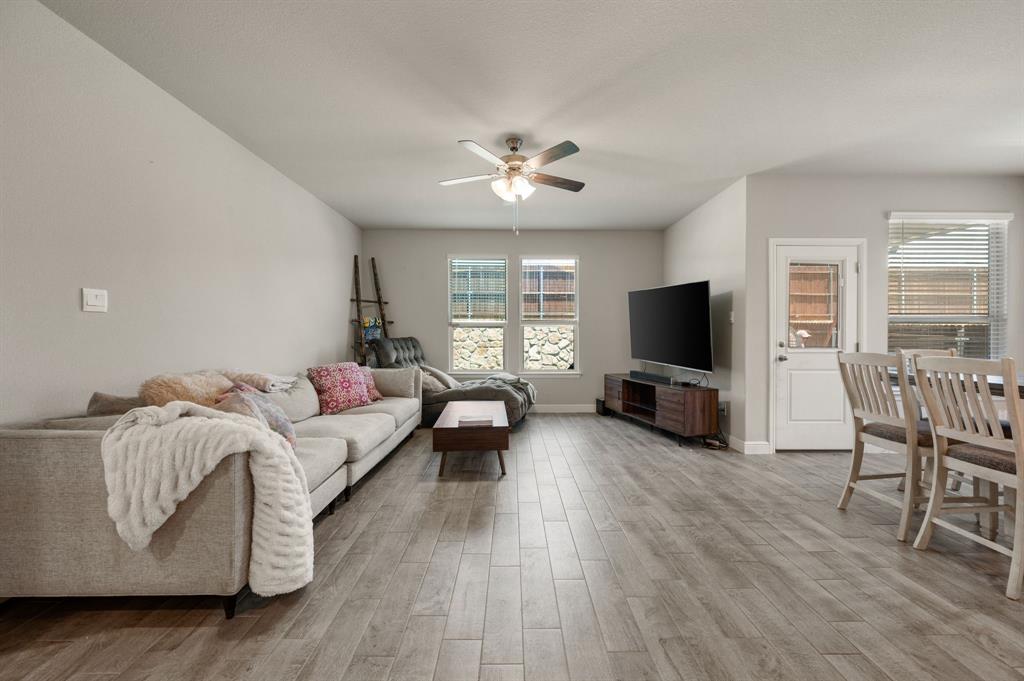 1217 Southwark Drive Property Photo 14