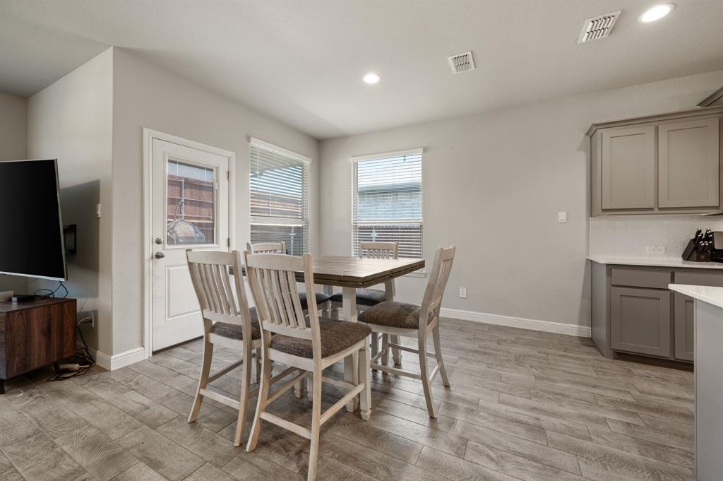 1217 Southwark Drive Property Photo 16