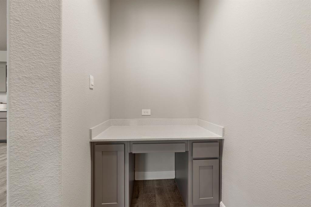 1217 Southwark Drive Property Photo 21