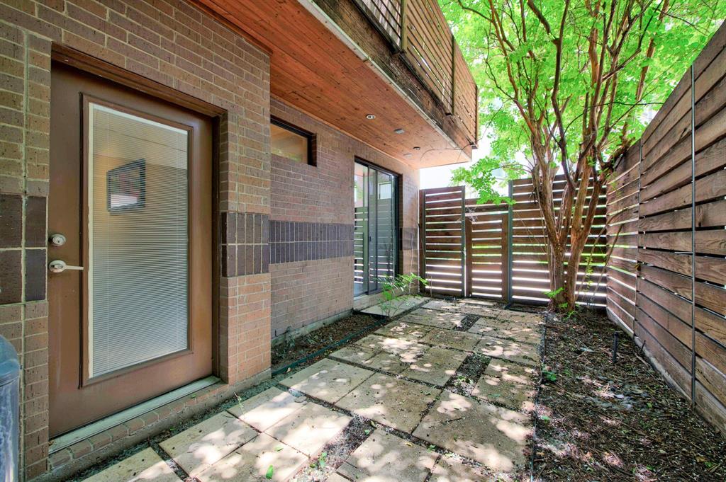 381 E Greenbriar Lane 304 Property Photo 10