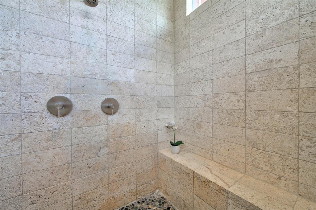 381 E Greenbriar Lane 304 Property Photo 32