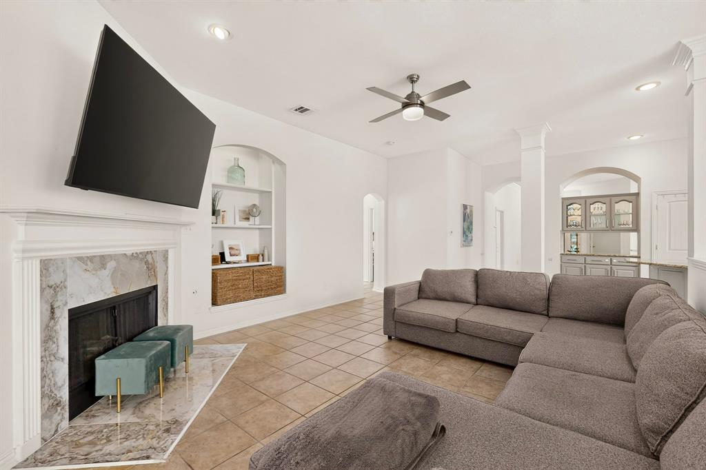 6830 Prairie Flower Trail Property Photo 4